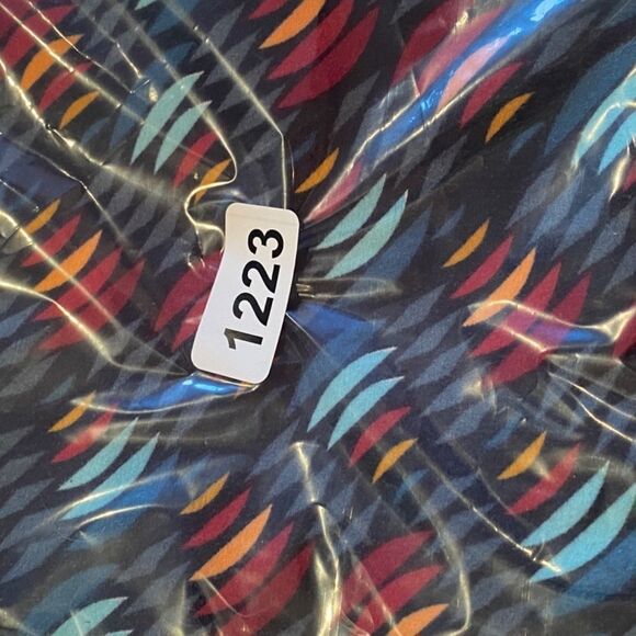 1223 LuLaRoe Size OS Leggings Swish Pattern Gray Red New - Picture 4 of 4